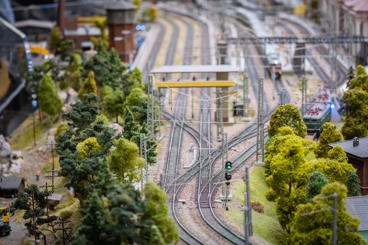 Mod-Track: Modular model railroad system for scales H0, N, TT, and Z